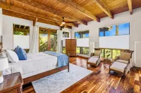 Tiki Home - Unique Custom Home Steps to the Beach and Town Hotels in Hanalei