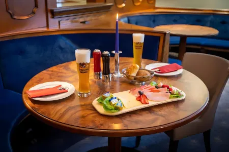 Hotel König Ludwig II Отели рядом с достопримечательностью «Средний центр Гарчинг-Форшунга»