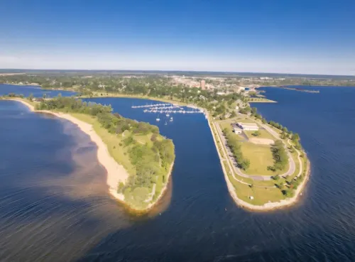 Lake Views, Cozy 2-bedroom condo newly remodeled, downtown Escanaba