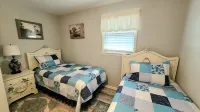 Moo Manor, 10 Mins from downtown Mayberry - 4-Star