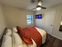 Cozy Cottage at Serenity Woods for up to 18 guests. Only 5 mins from the lake!