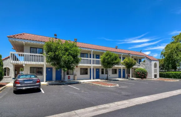 6號汽車旅館洛杉磯 - 波莫納