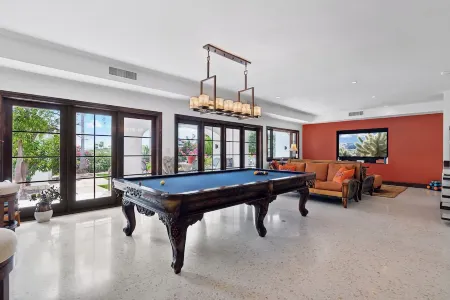 Luxurious Paradise Valley Mansion with a Private Pool Отели рядом с достопримечательностью «Mountain Shadows Resort Scottsdale»