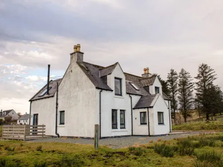 Carbost Cottage Отели рядом с достопримечательностью «Portree Square»