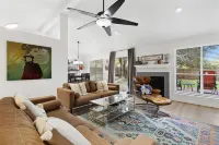 3-Bedroom House with Large Backyard and Deck, Hot Tub, Cold Plunge, Near Austin