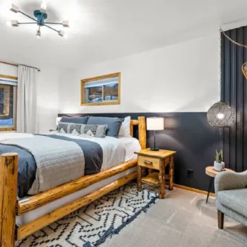 The Retreat@ the Cottages-tucked in towering pines