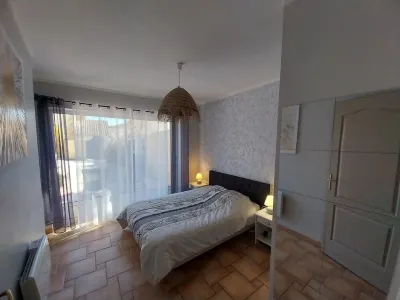 House with private pool just for you.Aillan Hervé Hôtels à proximité de : open ART studio