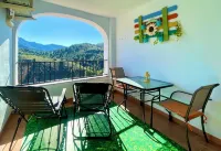 HOLIDAY RENTAL APARTMENT..5 KM TO THE NEAREST BEACHES, WIFI, .SUNNY TERRACE.