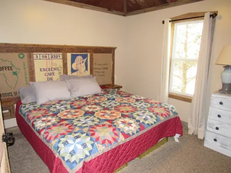 Cabin 3 at Kentucky Lake's  Lynnhurst Family Resort