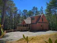 Cabin life near Asheville/Hendersonville. Secluded but still convenient escape!
