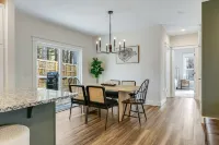 Stylish & Modern Home 15 mins to DT AVL-Games, Grill, 2 Porches, Stocked Kitchen