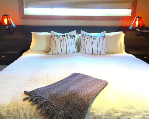Midwest Modern House Hotels in Mower County