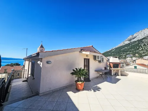 Petra Hotels in Brela