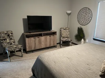 Beautiful 2 story cabin at Bridges Bay with lake view!