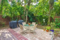 Beach Bungalow w/ Private Beach Access   1 BD, 2 BA, Dogs Welcome, Quiet Hotels in Wabasso Beach