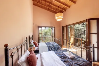 Troodos Mature Pine Chalet Hotel a 