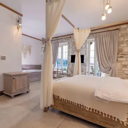 Navalia Otel