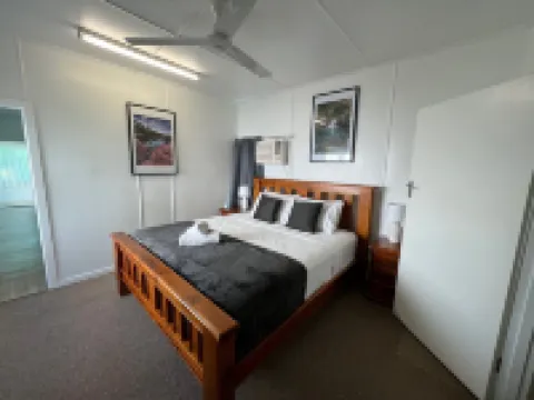 Essex Court - Beach House Motel