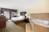 La Quinta Inn & Suites by Wyndham Fowler Hotels in Selma
