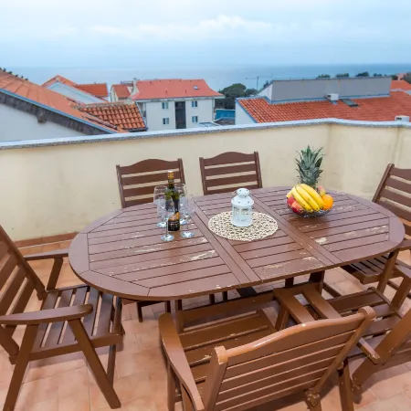 Maru Apartments