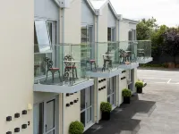 V Motel Hotels near Groynes