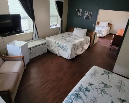 The Cosmopolitan Hotel Hotels in Crowsnest Pass