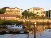 Marina Puesta del Sol Hotels near Playa Aposentillo