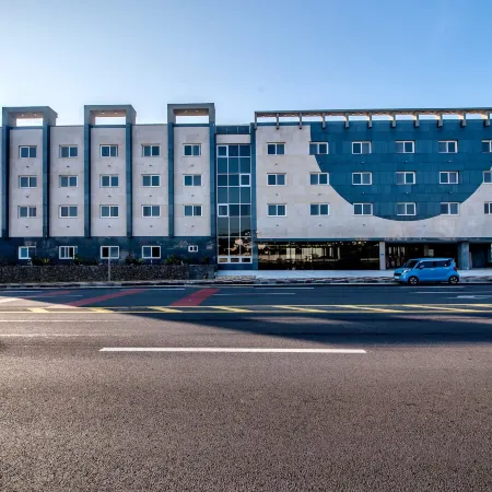 The Stay Century Hotel Отели рядом с достопримечательностью «Храм Пэкчеса»