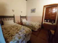 Villa-Sleeps4-Parking-Garden-Pool-NearAirport