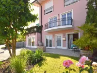 Lovely Flat in Deggendorf with Luxurious Furnishings with Southern Flair Hotels near Holy Grave Church of Ss Peter & Paul
