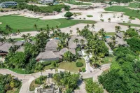 Luxury Villa with Beachfront Eden Roc Các khách sạn ở 