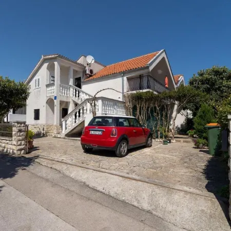 Comfortable Apartment with Balcony in a Quiet Area, Near the Beach