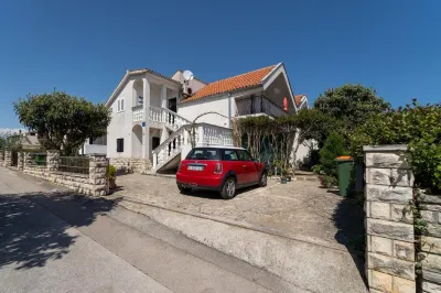 Comfortable Apartment with Balcony in a Quiet Area, Near the Beach