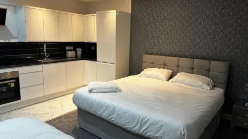 OYO Cheetham Hill Guest House - parking
