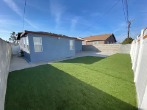 HubCityJewel-KingBed-Fenced Yard-LAX-SoFi-Disneyland Hotels in Compton