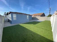 HubCityJewel-KingBed-Fenced Yard-LAX-SoFi-Disneyland Hotels in Compton