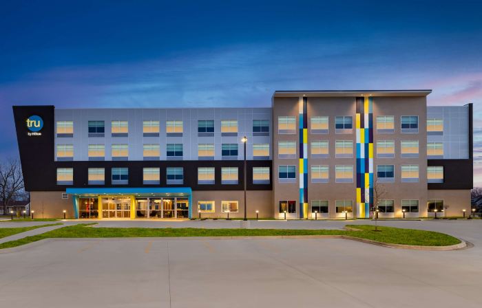 Tru by Hilton Oshkosh