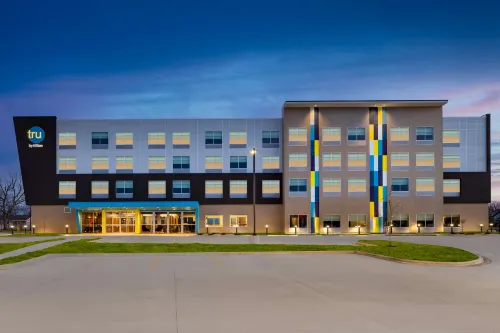 Tru by Hilton Oshkosh - parking