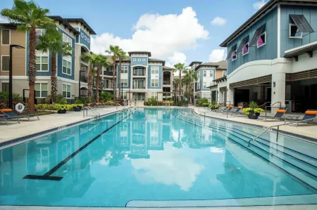 Century Millenia Отели рядом с достопримечательностью «Острова Приключений»