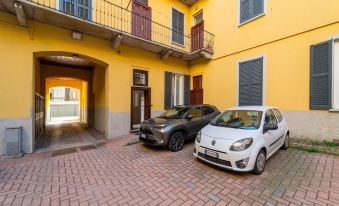 Modern Apartment at Via Carloni by Wonderful Italy