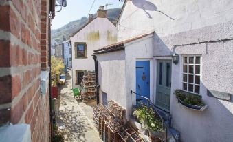 Host & Stay - Gun Gutter House