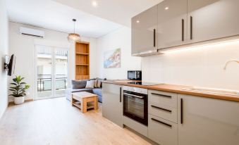 Modern 2-Bedroom Gem Close to Metro