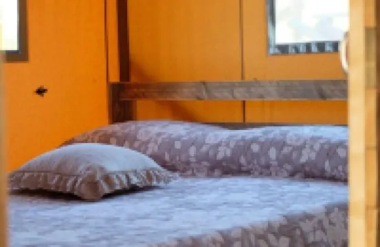 Pleasant tent with swimming pool