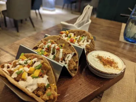 Royal Continental Suites and Apartments Отели в г. Ошогбо