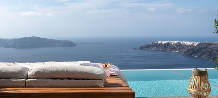 West East Suites Hotels in Santorini