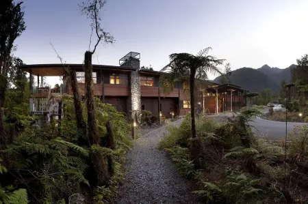 Legacy Te Waonui Hotel Franz Josef Отели рядом с достопримечательностью «West Coast Wildlife Centre»