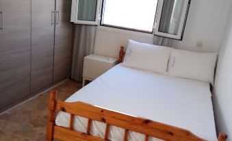 Grandma Vasiliki Rooms to Let