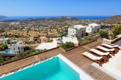 Villa TakeOff Saronida فنادق في سارونيكوس