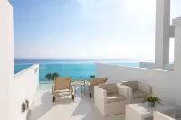 Vrissaki Beach Hotel - Bergblick