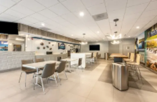 凱隆波因特酒店 - 近大學 約克縣酒店